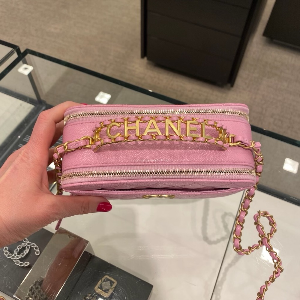 Brand new pink Chanel small vanity case from spring summer 2022 collection - Picture 5 of 7
